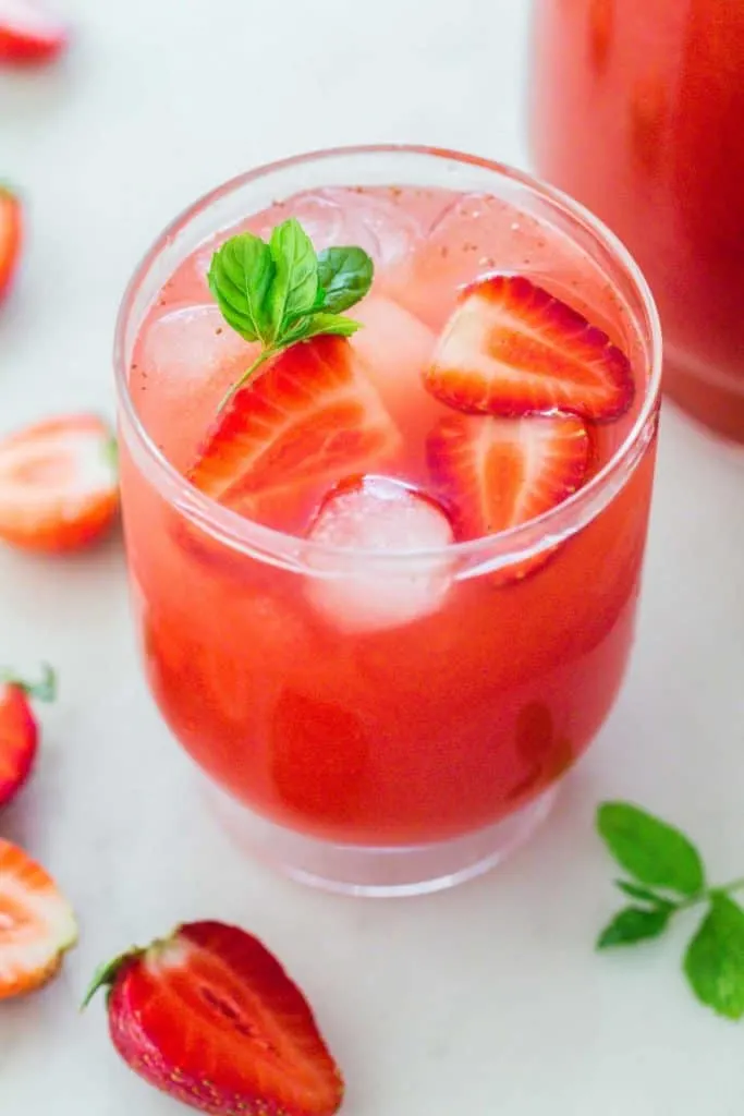 iced strawberry tea